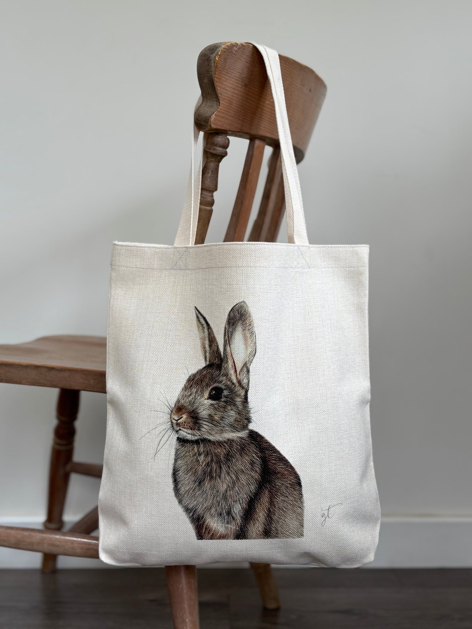Rabbit tote bag made from eco-friendly linen, featuring realistic rabbit artwork. Ideal reusable shopping bag for women and nature lovers.